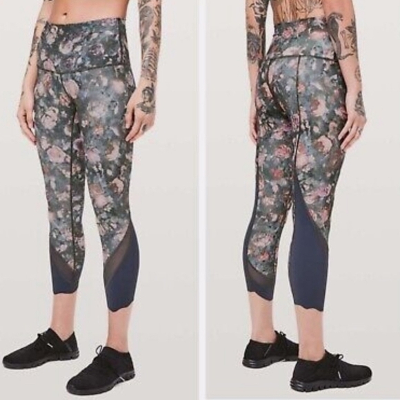 Lululemon Wunder Under Crop II Special Edition Scallop 24" Frosted Rose Multi 10 - Picture 1 of 16